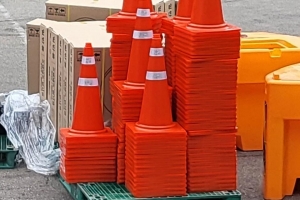 Cọc giao thông hình chóp